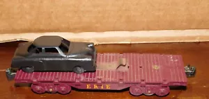 Marx 42' Flatcar ~ ERIE RAILROAD ~ 1949 Champion Regal De Luxe Sedans - O-27 - Picture 1 of 8
