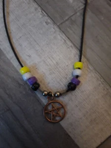 nonbinary pride flagge flag kette lgbt+ queer witch hexe pentagramm - Bild 1 von 1