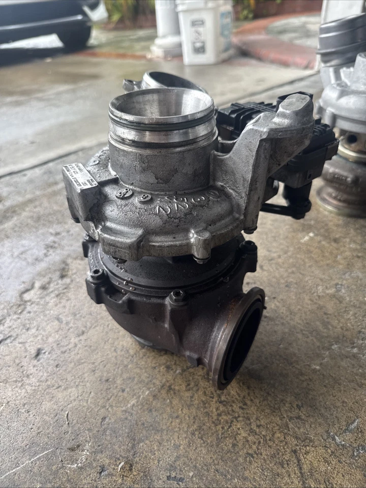 Turbocompresor OEM Garrett GTB2056 para BMW 535d 740Ld y X5 xDrive35d diésel Foto 1 de 4