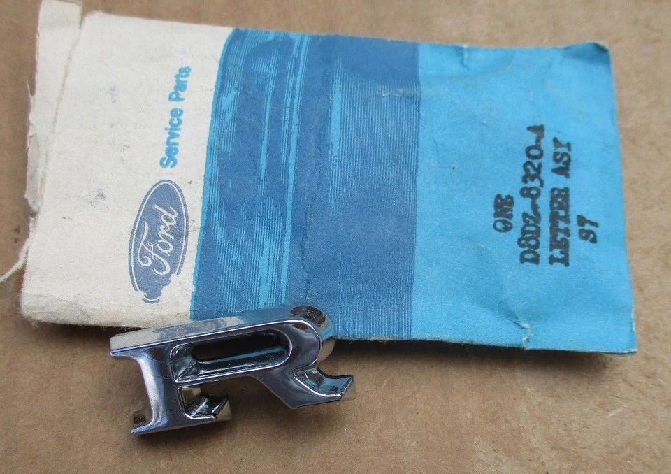 Nuevo de Lote Antiguo Ford Granada 1978 D8DZ-8320-A Emblema R 1979 1980 1981 1982? Foto 1 de 1