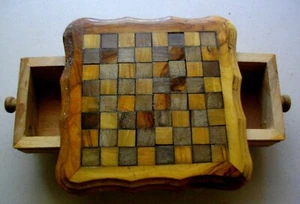 MESITA DE AJEDREZ,MADERA, PEQUEÑA, CON CAJONES - Imagen 1 de 5
