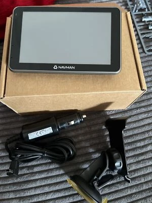 NAVMAN MiVue DRIVE FHD Australia And NZ Maps GPS AND FULL HD DASHCAM IN ONE R16 - Image 1 of 4