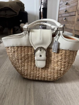 Cartera Coach de canasta tejida recortada de cuero blanco con cierre grande Foto 1 de 4