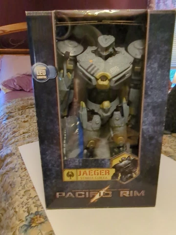 NECA 18" Scale PACIFIC RIM JAEGER STRIKER EUREKA action figure Cover