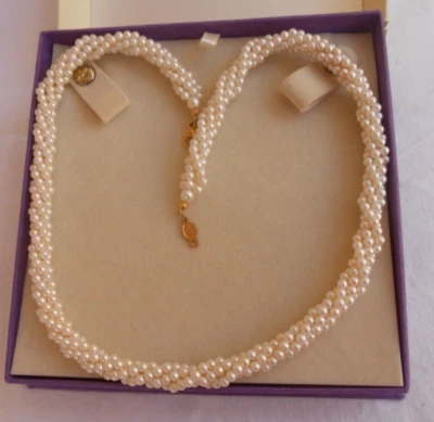 COLLANA targhetta NAPIER 4 fili di perline bianche in lucite a torchon - Immagine 1 di 4