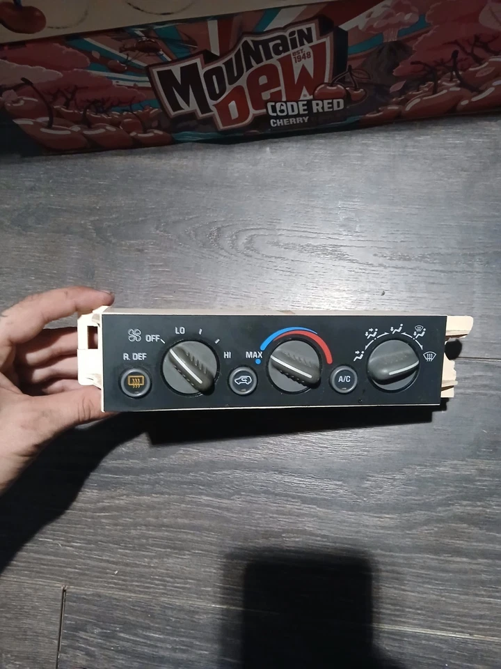 1996-1999 Chevy Yukon Tahoe Suburban AC Heater Climate Control Defrost HVAC OEM - Image 1 of 4