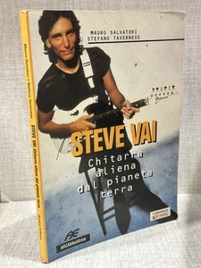 STEVE VAI Chitarra Aliena Del Pianeta Terra Mauro Salvatori Stefano Tavernese - Foto 1 di 1
