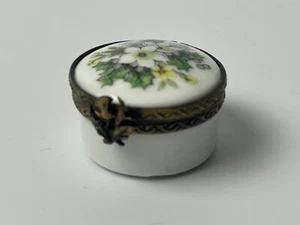 Vintage Limoges Miniature Hinged Trinket Box * Holly Flowers - Picture 1 of 3