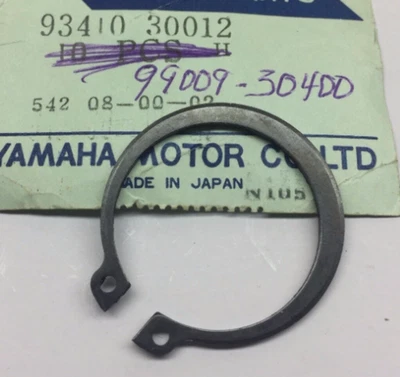 Nuevo de Lote Antiguo Yamaha OEM Circlip 1972-1983 GP433SS DT250 YZ490 RD250 RD350 93410-30012-00 Foto 1 de 4