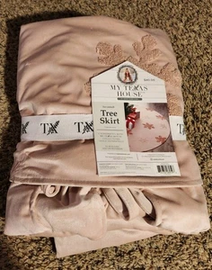 💥 My Texas House Savannah Christmas Tree Skirt ~ Blush Pink ~ 52" ~ NWT  - Picture 1 of 9