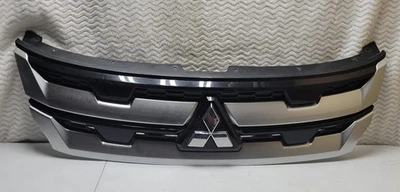 Rejilla central delantera Mitsubishi Outlander 2020-2024 repuesto 62310W140P OEM Foto 1 de 4