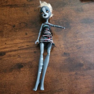 Monster High Dolls 2011 Were Cat Twin Purrsephone Zombie Shake Ghoul - Picture 1 of 5