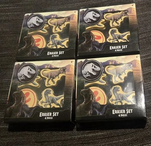 Jurassic World 4 piezas Juego de borradores. ¡NUEVO EN CAJA! Gran relleno de medias para X-Mas. Juego de 4 - Imagen 1 de 4
