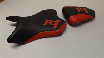 YAMAHA 07/08 BLACK CARBON FIBER TEXTURE/RED SET FRONT & REAR SEAT COVERS YZF R1 - Imagem 1 de 4