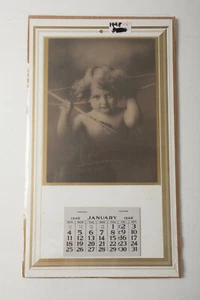 Little Girl Cherub 1948 con arco calendario peel away vintage (E2R-19) blanco y negro - Imagen 1 de 4