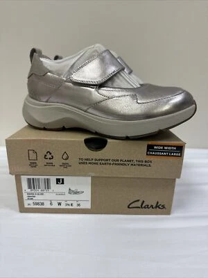 Clarks Women's Wave 2.0 Glide Mary Jane Shoe Size 6 Wide Pewter Leather - Image 1 of 4