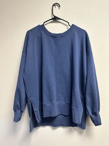 Blue Soul + Sky crewneck sweatshirt with a relaxed fit and slight pilling - Picture 1 of 4