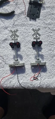 Señal de cruce ferroviario Lionel luces rojas intermitentes usada sin caja manchas menores Foto 1 de 4