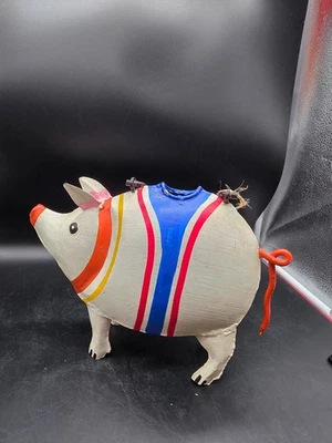 Poncho artesanal a rayas de metal para cerdo regadera planta amigos jardín porche decoración Foto 1 de 4