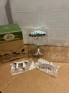 Limited 1998 Hallmark "Kiddie Car Classics" Corner Collection Table and Benches - Picture 1 of 3