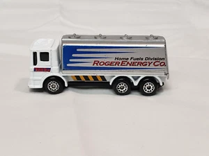 Maisto 2000 Gas Tanker - Picture 1 of 6