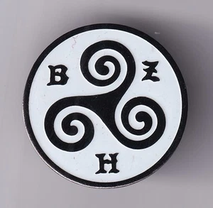 RARE PINS PIN'S .. TOURISME BRETAGNE BREIZH FOLKLORE BZH TRISKELL CELTIQUE ~FZ - Picture 1 of 1