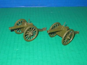 2 Vintage Britains Ltd Metal Firing Artillery Field Pieces - Picture 1 of 3