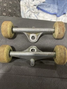 Gebrauchte Skateboard Trucks Rollen unbekannte Marke und Modell oder Marke - Bild 1 von 11