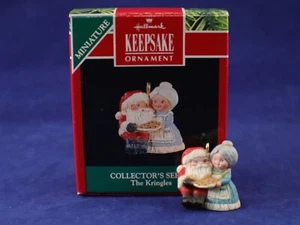 Hallmark Keepsake ornamento in miniatura THE KRINGLES con 3° biscotti Natale in scatola - Foto 1 di 8