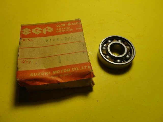 NUEVO DE LOTE ORIGINAL SUZUKI RM250 RM400 PE250 RUEDA DELANTERA COJINETE DERECHO 08123-62010 AHRMA Foto 1 de 1