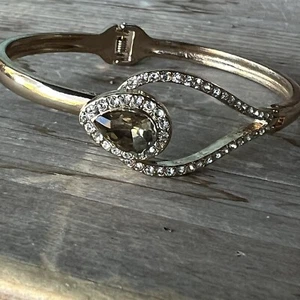 Vintage Träne Strass klappbares Armreifarmband. - Bild 1 von 7