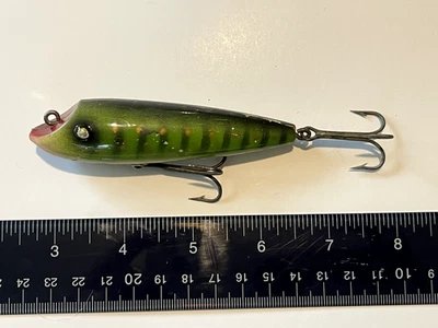 Señuelo de madera Paw Paw de madera vintage, color verde. Foto 1 de 4