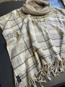 FRAAS Rollkragen Poncho grau & beige kariert Fransen Neu ohne Etikett - Bild 1 von 6