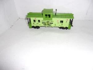 D5 (HO) DISNEY VISIÓN EXTENDIDA Verde Ejército Hombres CABOOSE - Imagen 1 de 5