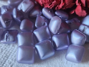 Lot 12 mini boutons vintage violet satiné plastique pied carré 1 cm ref 2746 - Picture 1 of 3