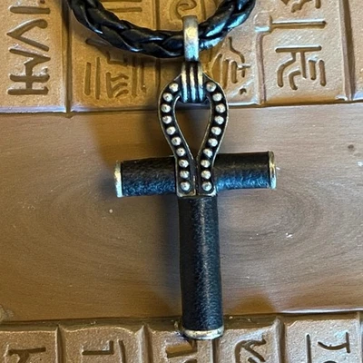 Collar Colgante Egipcio Cruz Ankh Envuelto Cuero Negro Tono Plata - Imagen 1 de 4