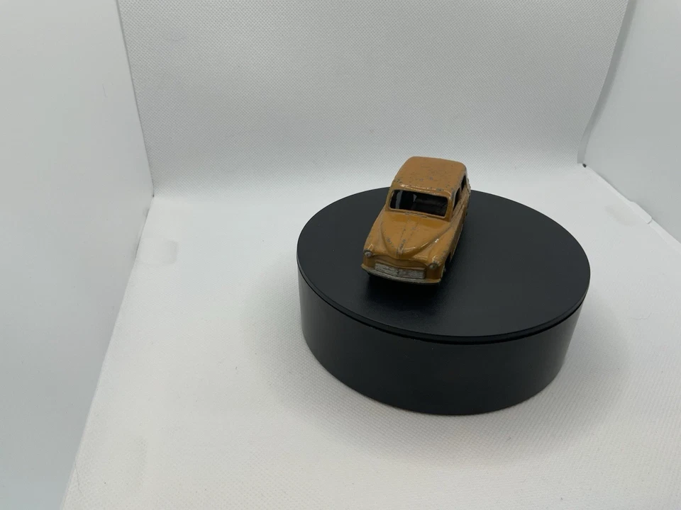 Coche berlina Dinky Toys Hillman Minx 1954-57 marrón Foto 1 de 4