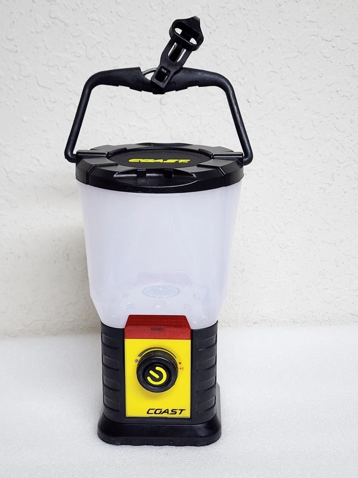 Modo de emergencia rojo brillante e intermitente Coast Lantern Camp Foto 1 de 4