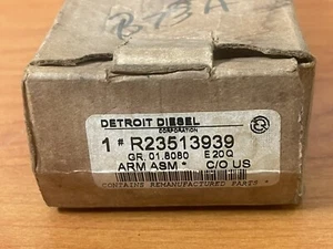 Genuine Detroit Diesel R23513939 Rocker Arm Assembly Injector 8929054 OEM NOS - Foto 1 di 5
