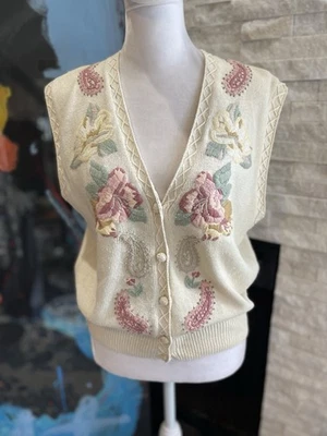 Colete Suéter Vintage That’s Me Floral e Creme Paisley Tamanho Médio - Imagem 1 de 4