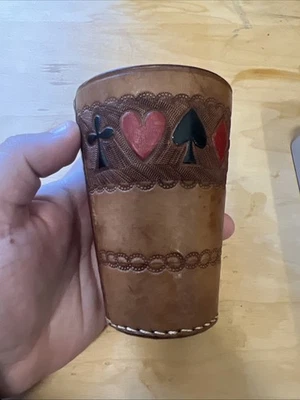 Taza de dados de cuero de colección Pugsley S/A traje de tarjeta brasileño fabricante de sillines palos Foto 1 de 4