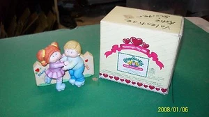 CABBAGE PATCH KIDS porcelain figurine HUGS AND KISSES IN BOX - Picture 1 of 2