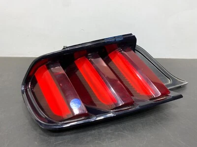 Ford Mustang GT 2017 OEM conductor LH conjunto de luces traseras usado Foto 1 de 4