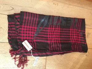 sciarpa diesel rosso nero tessuto con stampa logo nuova con etichetta 45 pollici x 44 pollici - Foto 1 di 1