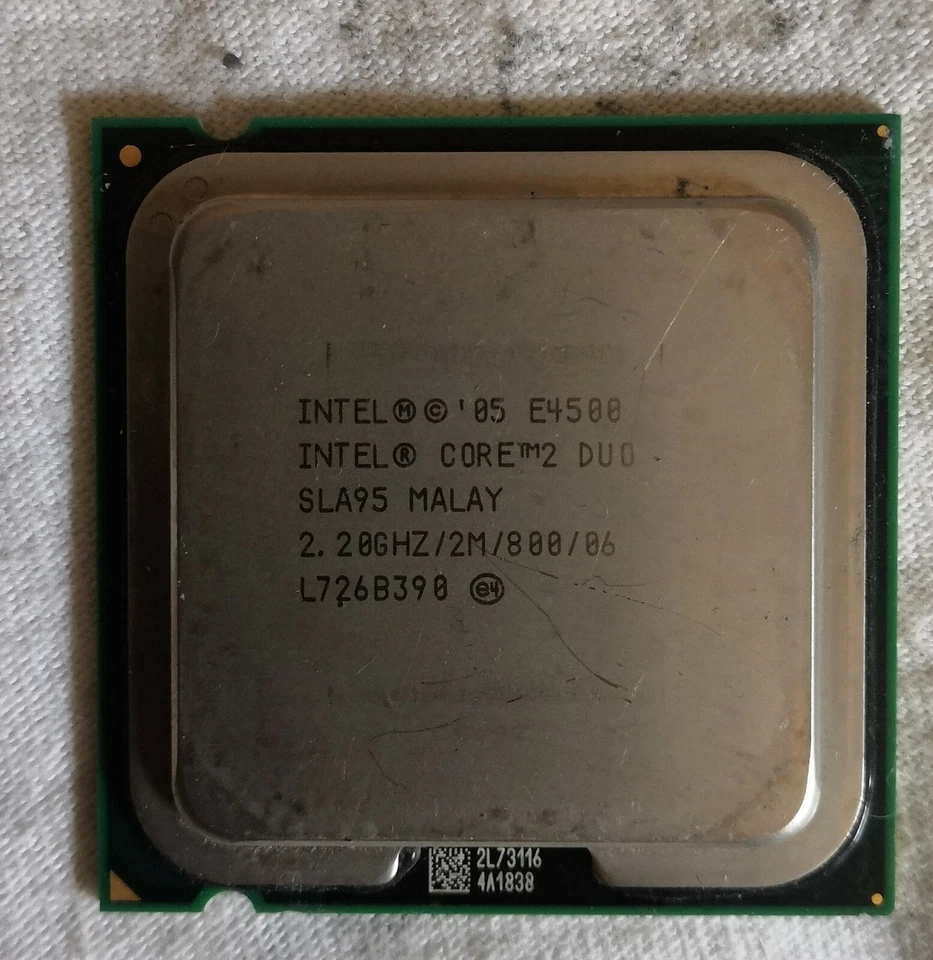 PROCESSORE INTEL E4500 CORE 2 DUO 2,2GHZ / 2MB 800 SOCKET 775 - Immagine 1 di 1