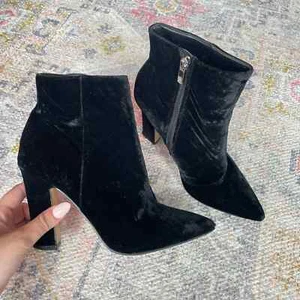 Mark Fisher Mayae Women's Black Velvet Pointed Toe Ankle Booties Sz 6 - Picture 1 of 11