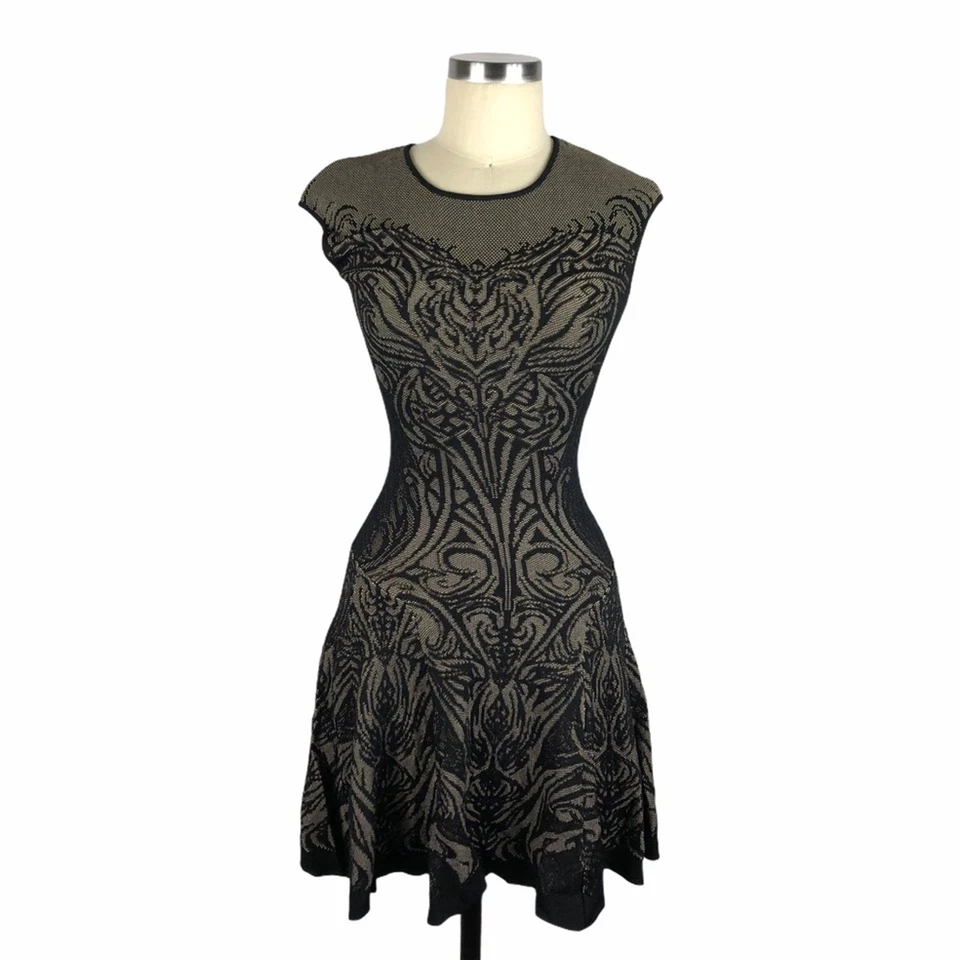 Vestido RVN Negro Tatuaje Encaje Jacquard Acampanado Vestido XS  Foto 1 de 4
