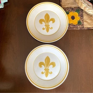 Williams Sonoma Fleur de Lys Steingut Gelbgold Mittagessen Teller 9" 2er Set - Bild 1 von 6