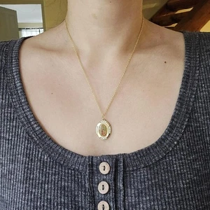 Vintage Dainty Gold Rhinestone Miraculous Medal Virgin Mary Necklace - Picture 1 of 8