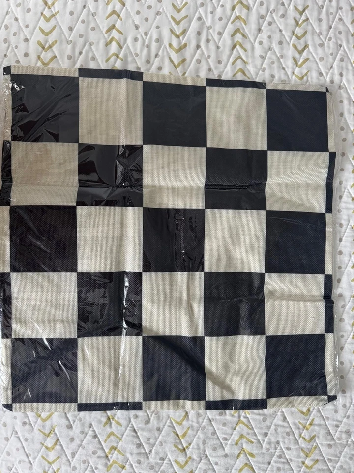 Черно-белые клетчатые наволочки декоративные наволочки в клетку 18x18 - Изображение 1 из 2